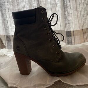 Timberland dark green suede heeled boots